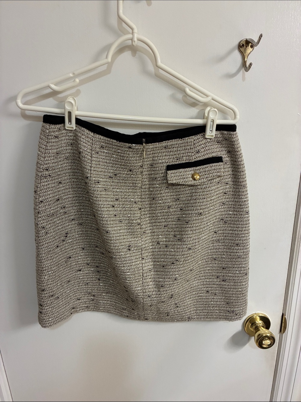 Banana Republic Beige Tweed Mini Skirt with Black Trim Sz 6 - Picture 7 of 10